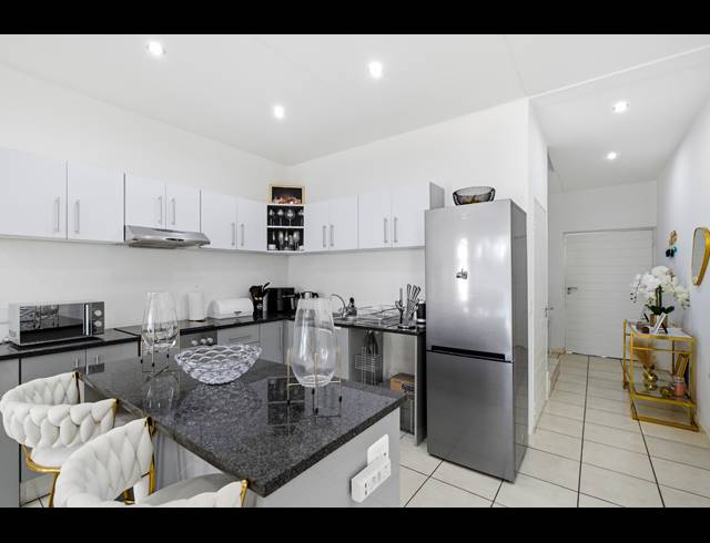 3 BEDROOM TOWNHOUSE FOR SALE IN BRYANSTON